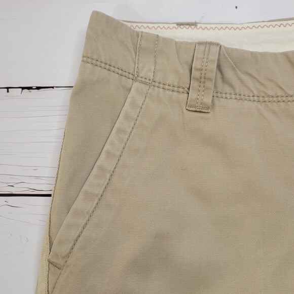Gap khaki bermuda shorts flat front side stripe size 00 - Picture 10 of 16